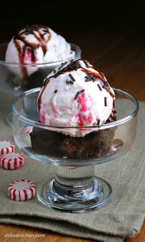 Peppermint Brownie Sundae Christmas Ice Cream Sundae, Ice Cream Brownie, Ice Cream Sundae Recipe, Peppermint Brownie, Peppermint Treats, Hot Fudge Sundae, Sundae Recipes, Christmas Ice Cream, Fudge Sundae