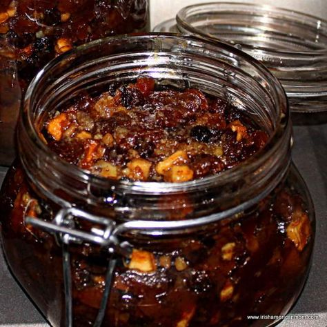 Mincemeat is a festive filling for baked goods, and don't worry there's not an ounce of meat in this concoction of mixed fruits, almonds, spices, and of course, a little booze. Meat Pie Filling, Mincemeat Pie Filling, Mincemeat Recipes, Homemade Mincemeat, Filling Meals, Mincemeat Pie, Minced Meat Recipe, Irish Christmas, Irish Food