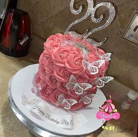 22nd Birthday Cake For Women, 18th Birthday Cake Ideas Unique, Birthday Cake Crown, 29th Birthday Cakes, 26 Birthday Cake, Queens Birthday Cake, 19th Birthday Cakes, 22nd Birthday Cakes, Cake For Boyfriend