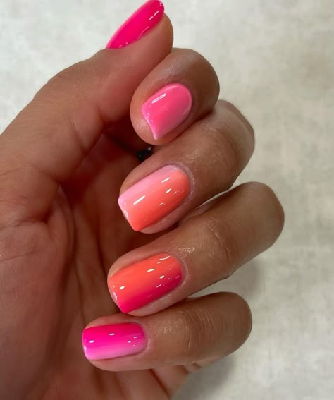 Nails For Vacay, Nail Polish Short Nails, Ibiza Nails, Beach Nail Ideas, Pink Gellac, Sunset Nails, Cute Nail Colors, Simple Gel Nails, Summery Nails