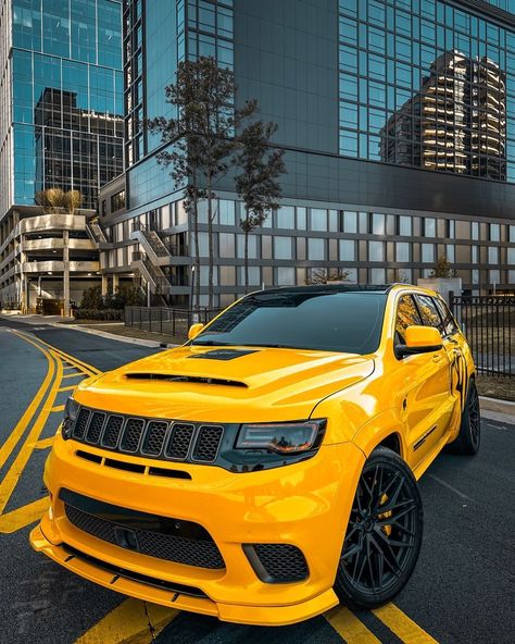 Cool wrap color  #jeep #grandcherokee #cherokee #trackhack #srt #offroad #wheels #rubicon #4x4 #jeeplife #mopar #decal #graphics Hellcat Jeep, Trackhawk Jeep, Jeep Trackhawk, Srt Jeep, Offroad Wheels, Mopar Jeep, Custom Jeep Wrangler, Dream Cars Bmw, Hot Rods Cars Muscle