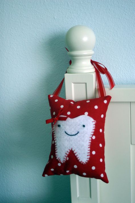 Tooth Fairy Pillow Diy, Sewing Pillows Ideas, Tooth Fairy Pillow Pattern, Tooth Fairy Bag, Pillows Ideas, Tooth Pillow, Dental Teeth, Trendy Sewing, Tooth Fairy Pillow