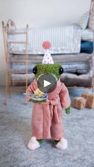 Slice Of Birthday Cake, Frog Photos, Birthday Frog, Frog Cake, India Rose, Lovely Morning, Kid Friendly Crafts, Mouse House, Miniature Cake