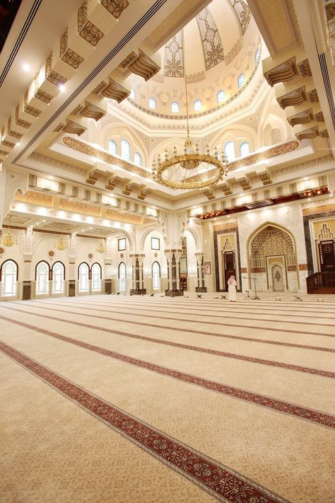 Meditation Room Decor Spiritual, Interior Masjid, Mosque Carpet, Mosque Interior, Mosque Design Islamic Architecture, Muslim Prayer Room Ideas, Prayer Room Ideas, Mosque Design, Meditation Room Decor