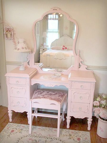 25 Beautiful DIY Vanity Mirror that is Easy and Cheap to do. Most of this projects can be done under $35! Check it out.    Vanity Mirror | Diy Vanity Mirror | Vanity Mirror Ideas | Beautiful Vanity Mirror Shabby Chic Decorating, Vintage Bedroom Furniture, Shabby Chic Decor Bedroom, Chic Bedroom Decor, Shabby Chic Room, Shabby Chic Living, Shabby Chic Dresser, Shabby Chic Living Room, Shabby Chic Bathroom