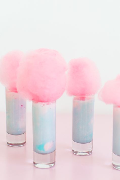 cotton candy ice cream shots - Sugar & Cloth Cotton Candy Drinks, Glace Fruit, Cotton Candy Ice Cream, Candy Business, Candy Aesthetic, Cotton Candy Party, Beverage Ideas, Kawaii Sweets, Candy Ice Cream