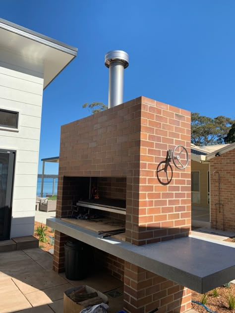 Brick Fireplace Ideas Outdoor, Barbeque Design, Brick Grill, New Patio Ideas, Concrete Outdoor Kitchen, Outdoor Camping Kitchen, Outdoor Bbq Area, Outdoor Grill Station, Brick Pizza Oven