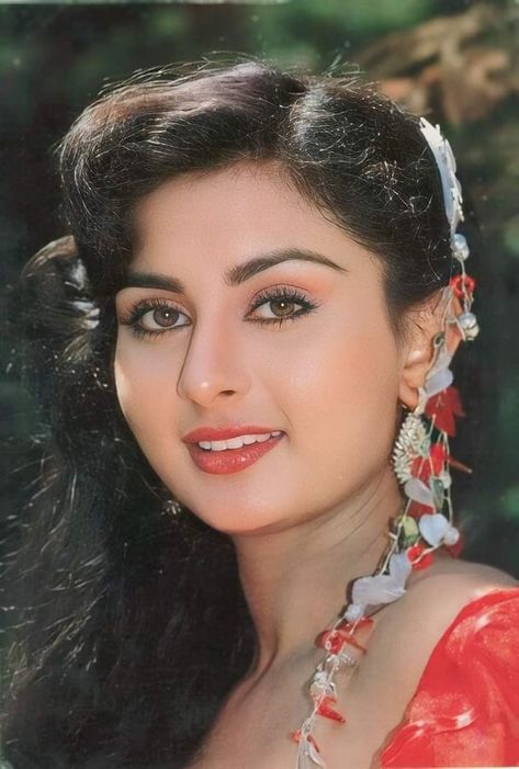 Poonam Dhillon, Bollywood Retro, Aishwarya Rai Photo, Juhi Chawla, All Actress, Actress Images, Aishwarya Rai, Bollywood Actors, Exotic Flowers