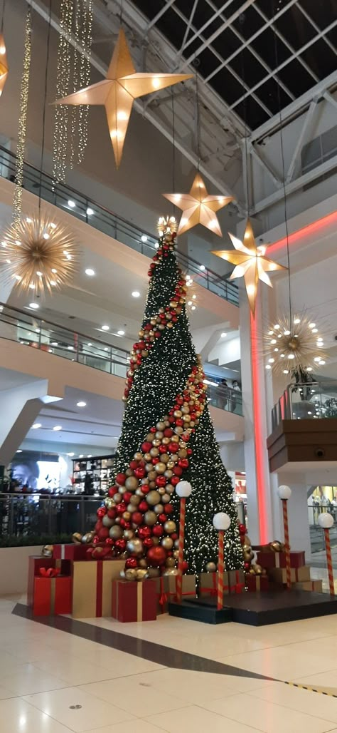 Commercial Christmas Tree, Giant Christmas Tree, Commercial Christmas Decorations, Large Christmas Tree, Christmas Centerpiece, Makati, Christmas Centerpieces, Outdoor Christmas Decorations, Christmas 2020