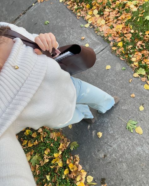 Gray November, Halloween Preppy, Coquette Sweater, Youtube Podcast, Autumn Outfit Inspo, Crunchy Leaves, Fotos Ideas, Fall Fit, Aesthetic Outfit Ideas