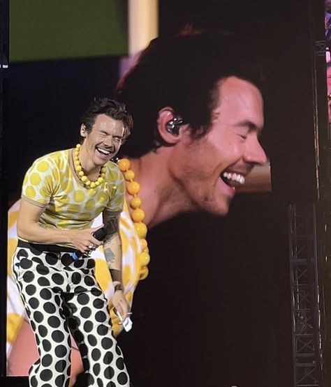 hourly harry styles on Twitter: "https://t.co/rJMti8DRWi" / Twitter Harry Styles Aesthetic, Harry Styles Cute, One Direction Harry Styles, Harry Styles Wallpaper, One Direction Harry, Harry Styles Pictures, Harry Styles Photos, Mr Style, Harry Styles Love On Tour