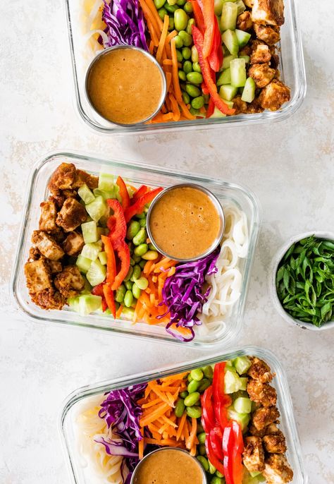 Salad Meal Recipes, Asian Noodle Bowl, Peanut Tofu, Noodle Bowls Recipes, Eating Bird Food, Healthy Bowls Recipes, Asian Noodle, Salad Meal Prep, Peanut Noodles