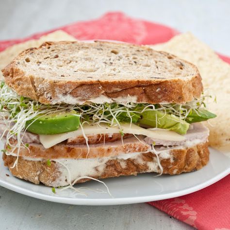 Pesto Sandwich Recipe, Sprout Sandwich, Turkey Avocado, Avocado Sandwich, Healthy Sandwiches, Rotisserie Chicken Recipes, Club Sandwich, Burgers Sandwiches, Turkey Sandwiches