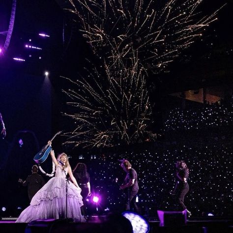 Purple Dress Taylor Swift, Koi Fish Guitar, Eras Tour Speak Now, Eras Aesthetic, Dress Taylor Swift, Guitar Purple, Taylor Swift Enchanted, Speak Now Era, Enchanted Dress