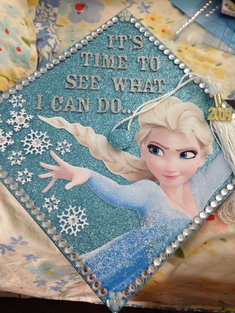 Frozen inspired graduation cap :) Disney Grad Caps, Disney Graduation Cap, Funny Graduation Caps, Graduation Cap Ideas, Disney Graduation, High School Graduation Cap, College Graduation Cap Decoration, Pre K Graduation, Grad Cap Designs