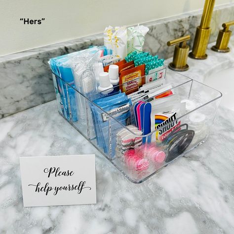 Bathroom Emergency Kit, Guest Bathroom Essentials, Wedding Day Emergency Kit, Bathroom Basket Wedding, Bathroom Amenities, Bathroom Trays, Ladies Bathroom, Wedding Emergency Kit, Bathroom Large