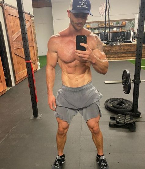 Thomas DeLauer instagram Healthy Lifestlye, Thomas Delauer, Becoming A Personal Trainer, Men’s Fitness, Tv Interview, Fitness Magazine, Rugby Players, Cover Model, Muscle Growth