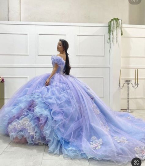 Purple Cinderella Dress, Big Poofy Dresses Princesses, Big Puffy Quinceanera Dresses, Prom Dresses Big Poofy, Big Puffy Dresses, Big Poofy Dresses, Quinceañera Purple, Lilac Ball Gown, Poofy Prom Dresses