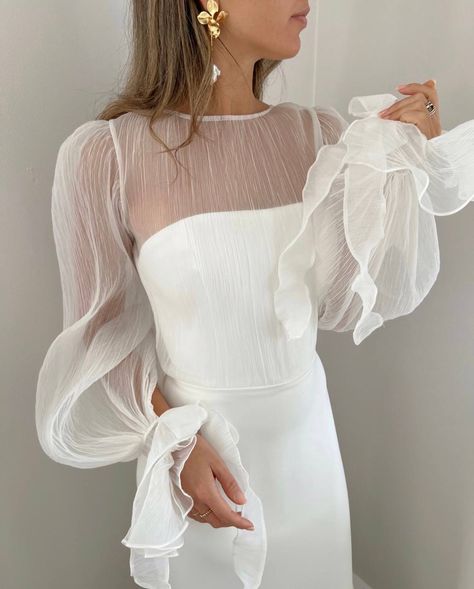 Sleek Modern Wedding Dress, Wedding Shower Dresses, Bridal Sleeves, Modern Bridal Dress, Baju Kahwin, Organza Sleeves, Chique Outfits, Tulle Sleeves, Dream Wedding Ideas Dresses