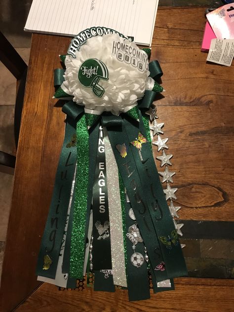 Luling,TX homecoming mum. Green and white. Eagles. #homecomingmums Eagles Homecoming Mum, Green And White Mums Homecoming, Green Mums Homecoming, Mums Homecoming Diy, Mum Ideas, White Mums, Homecoming Court, Senior Overalls, Homecoming Ideas