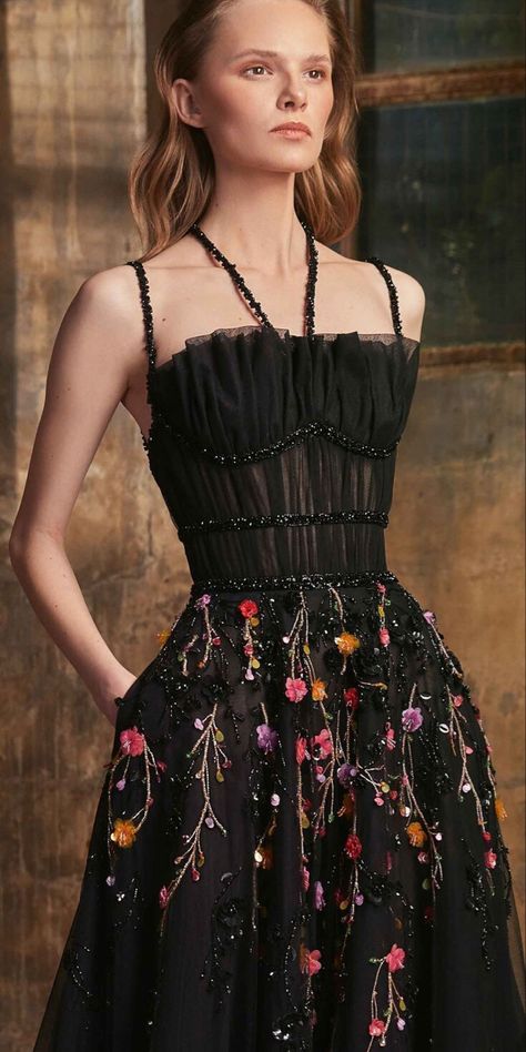 Black Floral Gown, Look Gatsby, Tulle Evening Gown, Carpet Outfits, Dress Photography, Red Carpet Outfits, Hollywood Style, Tony Ward, Floral Gown