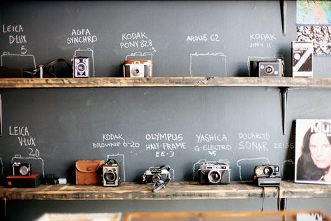 Display old vintage cameras with blackboard and chalk outlines Fotocamere Vintage, Decor Studio, Old Cameras, Chalkboard Wall, Chalkboard Paint, Design Sponge, Vintage Cameras, Vintage Camera, Studio Space