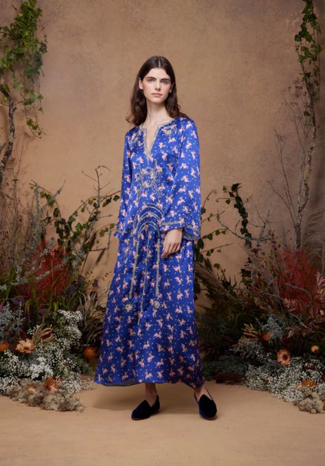 Muzungu Sisters India Kaftan with Stars Embroidery Moonlight Pigs Composition: 100% silk Purchase Worn by Tatiana Casiraghi on:22 March 2022 Tatiana Casiraghi, Muzungu Sisters, Stars Embroidery, Star Embroidery, Pigs, Sewing Ideas, Dresses With Sleeves, Long Sleeve Dress, Composition