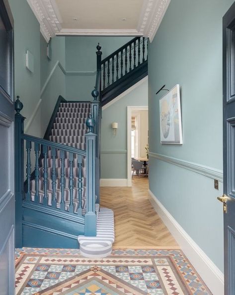 Blue Hallway Ideas And Inspiration — MELANIE LISSACK INTERIORS Blue Hallway Ideas, Blue Hallway, Oval Room Blue, Hallway Designs, Painted Stairs, King Bedroom, Up House, Entry Way, Hallway Ideas