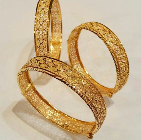 Gold Kangan Design Latest, Latest Gold Bangles, Unique Gold Jewelry Designs, Gold Bangles For Women, New Gold Jewellery Designs, Antique Gold Jewelry Indian, Gold Bangle Set, Modern Gold Jewelry, Bridal Jewellery Design