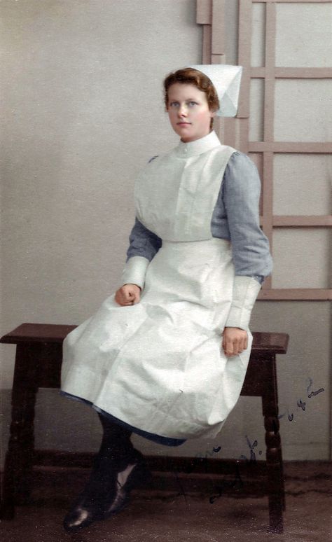 Unidentified Nurse Preston klimbim201424 Nov 2015Allgemein Nursing Student Humor, Nursing Pictures, Vintage Nursing, Nurse Pics, Retail Robin, Nursing History, Nurse Art, Vintage Nurse, Funny Nurse Quotes