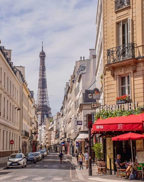 Some of us are lucky enough to travel around the world and visit different places. We get to experience new cultures, try interesting food, and meet fascinating people. One of the stops that's probably on everyone's bucket list is Paris, France. Click on the picture to travel with isango! &  know which places you can explore. 📸 bianca_kramer  #eiffeltower #paris #parisian #france #parisienne #parisianstyle #parisfrance #photooftheday #pariscity #photography #lifestyle #parislovers #parisnow ⁠ Loire Valley Castles, D Day Beach, Day Trip From Paris, Things To Do In Paris, Romantic City, Paris Tours, Interesting Food, Paris Theme, Loire Valley