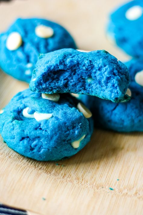 Blue Chocolate Chip Cookies, Colorful Dessert Recipes, Percy Jackson Birthday, Percy Jackson Party, Blue Snacks, Funfetti Cake Mix, Blue Cookies, Blue Desserts, Easy Chocolate Chip Cookies