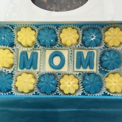 Mother Day Chocolate Ideas, Mother's Day Treat Box Ideas, Mother’s Day Chocolate Ideas, Mother’s Day Chocolate Flowers, Candy Mother’s Day Gifts, Mother’s Day Chocolate Dipped Oreos, Chocolate Lipstick, Candy Treat Box, Mothers Day Chocolates