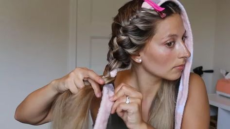 Diy Overnight Curls Wet Hair, Overnight Curls With Wet Hair Tutorial, How To Wrap Heartless Curls, Robe Overnight Curls, Overnight Curling Methods, How To Wrap Heatless Curls Overnight, Heartless Curls Overnight Robe Tie, Dry Curls Overnight, Sleep Braids Overnight Curls