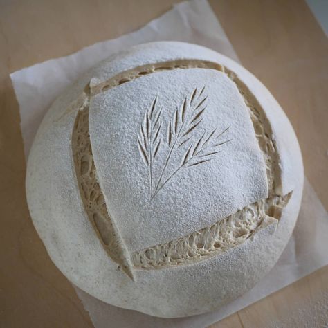 Bread Inclusions, Sourdough Cut Designs, Sourdough Bread Designs, Sourdough Art, Sourdough Designs, Scoring Sourdough, Bread Scoring Patterns, Cool Fridge, Sourdough Scoring