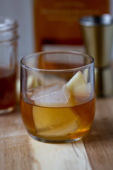 If fall were a cocktail, it would be a cinnamon old fashioned. Made with honey and cinnamon simple syrup, this drink will make any fall day better. #cinnamonsimplesyrup #cinnamonoldfashioned #oldfashioned #holidaycocktails Apple Cinnamon Old Fashioned Cocktail, Cinnamon Syrup Cocktail, Old Fashioned Simple Syrup Recipe, Cinnamon Old Fashioned Cocktail, Cinnamon Old Fashioned, Zombie Cocktail, Bourbon Old Fashioned, Cinnamon Simple Syrup, Cinnamon Syrup