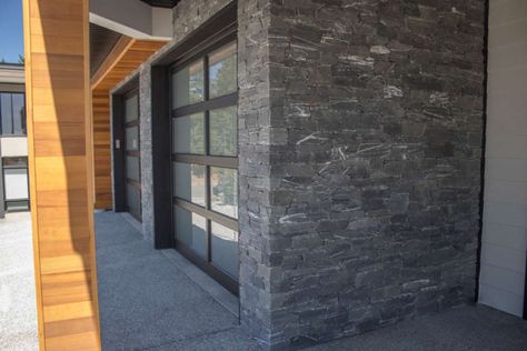 Dark Stone Exterior Wall – K2 Stone Dark Gray Stone House Exterior, Grey Stone House Exterior, Exterior Stone Wall Cladding, Grey Stone House, K2 Stone, Stone Veneer Wall, Stone Exterior Houses, Glen Rose, Exterior Houses