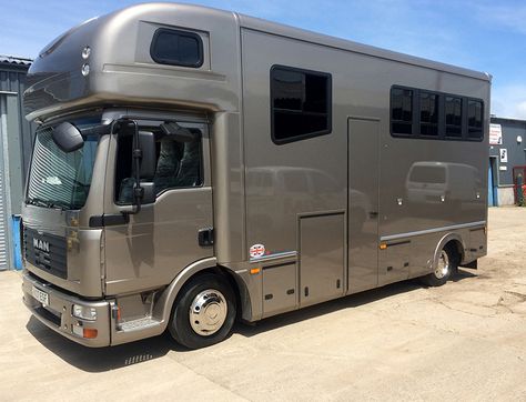 Horse Lorry, Ocean Fishing Boats, Horse Box, Moto Car, Camping Organization, Rv Renovations, Double Decker Bus, Ocean Fishing, Expedition Vehicle