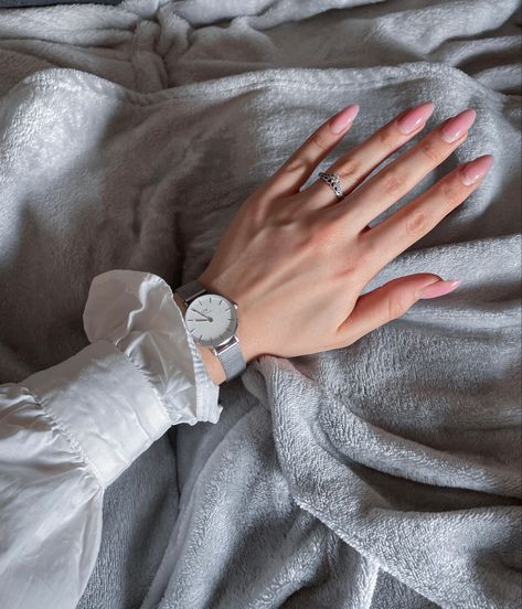 Cute blouse white outfit chic classy elegant clock daniel wellington silver nails ring neutral tones vibes mood inspiration instagram feed inspo hand watch Daniel Wellington Watch, Creative Instagram Stories, Cluse Watch, Daniel Wellington, Wellington, Silver Watch, Silver, On Instagram, Instagram