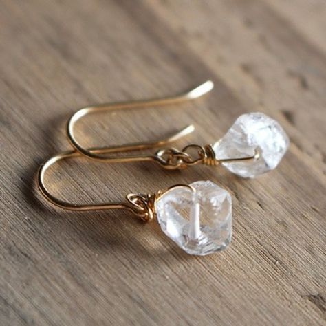 Crystal Earing Ideas, Diy Crystal Earrings, Diy Gemstone Jewelry, Wire Wrapped Jewelry Diy, Common Thread, Natural Jewelry, Handmade Wire Jewelry, Hand Crafted Jewelry, Pretty Earrings