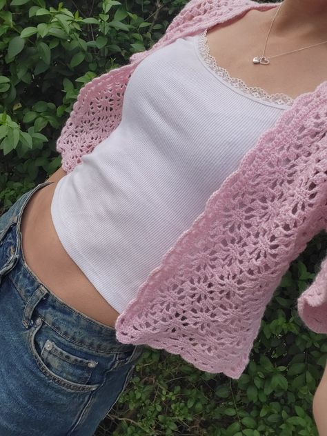 How To Crochet Short Sleeves, Crochet Top Short Sleeve, Crochet Flower Top Pattern, Pink Crochet Patterns, Pink Crochet Cardigan, Crochet Top Flower, Crochet Flower Cardigan, Crochet Clothes Aesthetic, Crochet Short Sleeve Cardigan