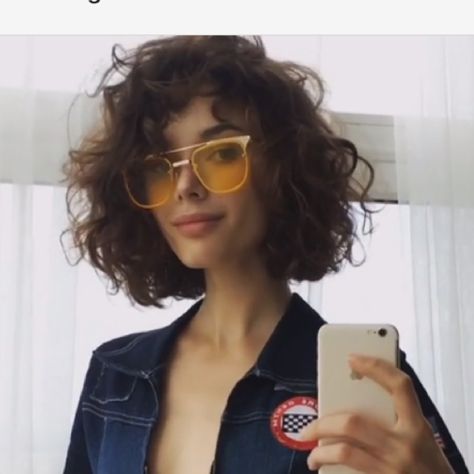 Short Layers Long Hair, Layers Long Hair, Kręcony Bob, Bob Haircut Curly, Curly Hair Photos, Chin Length Hair, Hair Inspiration Short, Short Curly Haircuts, Haircuts For Wavy Hair