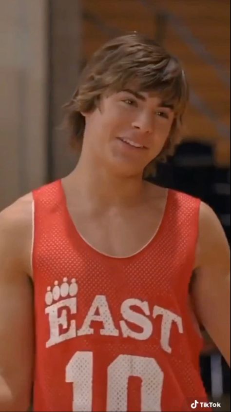 Zac Efron from High school Musical Zac Efron Hsm, Troy High School Musical, Zac Efron High School, Zac Efron Pictures, Zac Efron Vanessa Hudgens, Zac Efron And Vanessa, Lucas Grabeel, Monique Coleman, Corbin Bleu