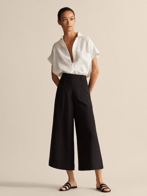 Culottes Outfit Work, Culottes Outfit Summer, Black Culottes Outfit, Ropa Semi Formal, Minimal Stil, Culottes Outfit, Casual Chique Stijl, Black Culottes, Culotte Style