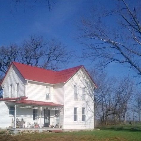 The landscape of rural Kansas is dotted with quaint farmhouses but none may be as sweet as the Floyd family's Bryarton Farm. Kansas Farmhouse, Farmhouse Designs, Architectural Styles, Farmhouse Exterior, Old Farmhouse, Mud Room, Screened Porch, Farmhouse Design, Great Ideas