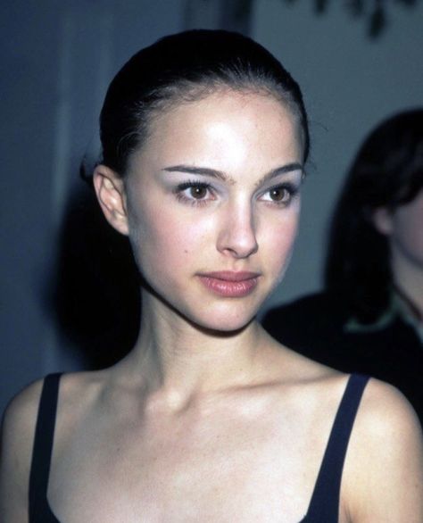 Angels Beauty, Winter Typ, Aesthetic Moodboard, Bare Face, Model Inspo, Tv Girls, Natalie Portman, Iconic Women, Makeup Inspiration