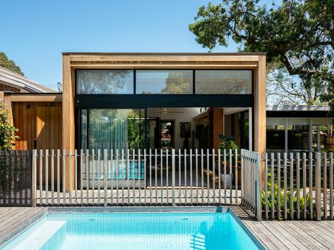 Window Ideas Exterior, Pavilion House, Mid Century Modern Renovation, Green Architect, Mid Century Modern Architecture, Pool Fencing, Residential Landscaping, Roof Beam, Timber Roof