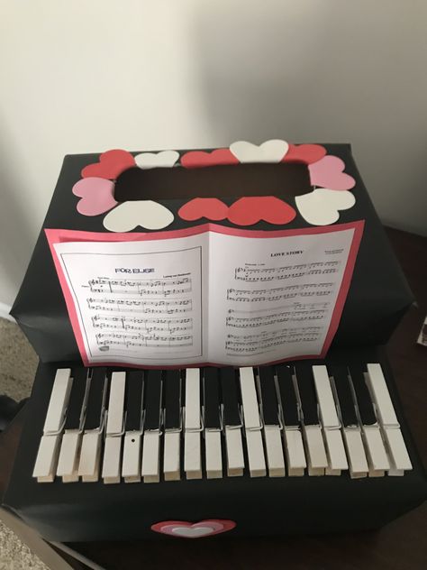 Piano Valentine Box Ideas, Music Valentine Box Ideas, Taylor Swift Valentine's Day Box Ideas, Guitar Valentine Box Ideas, Taylor Swift Valentines Box Ideas, Unique Valentine Box Ideas, Piano Crafts, Diy Valentines Box, Valentine Boxes For School