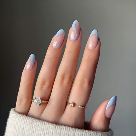 Parfait pour créer un style du bout des doigts, cet ensemble de 24 faux ongles bleus à tête ronde longue et répétable, avec colle forte, design en forme de cercueil de ballet, est à la fois élégant et pratique, peut être retiré sans problème et peut être réutilisé sans souci, vous permettant d'être plus créatif avec votre manucure. Extension infinie ! Spécifications Taille Ongles artificiels avec application de colle Doigt Matériau Acrylique Quan Monochromatic Nails, Feather Touch, Short Almond Nails, Short Almond, Floral Decal, Almond Nails Designs, Almond Nail, Matte Texture, Almond Shaped