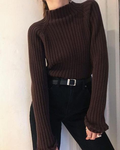 Dark Brown Turtleneck Outfit, Brown Turtleneck Outfit, Turtle Neck Outfit Women, House Fits, Pull Marron, Outfit Modest, Neon Girl, Brown Long Sleeve Shirt, Dark Academia Outfit